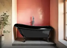Bathtub with lions feet