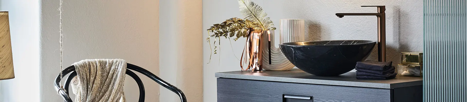 Freestanding washbasins
